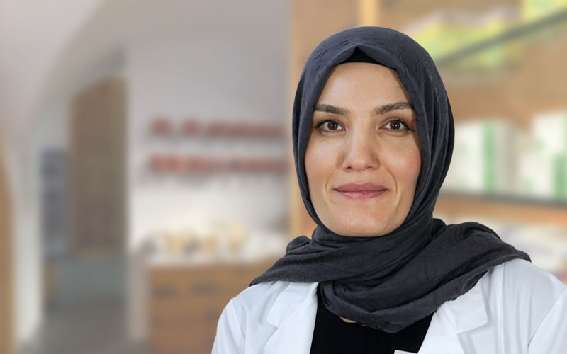 Hülya Comak in der alten Kronen Apotheke